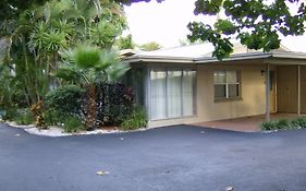 Turtle Crawl Inn - Longboat Key